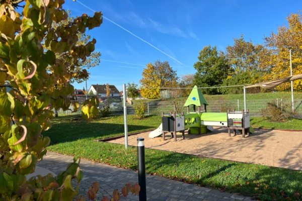 Sandkasten Eingangsbereich Villa Regenbogen Sandkasten Eingangsbereich Villa Regenbogen