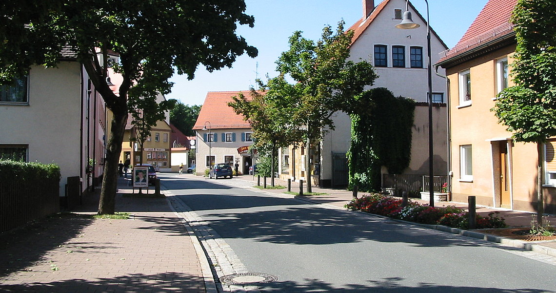 Blick in die Erlanger Straße in Adelsdorf