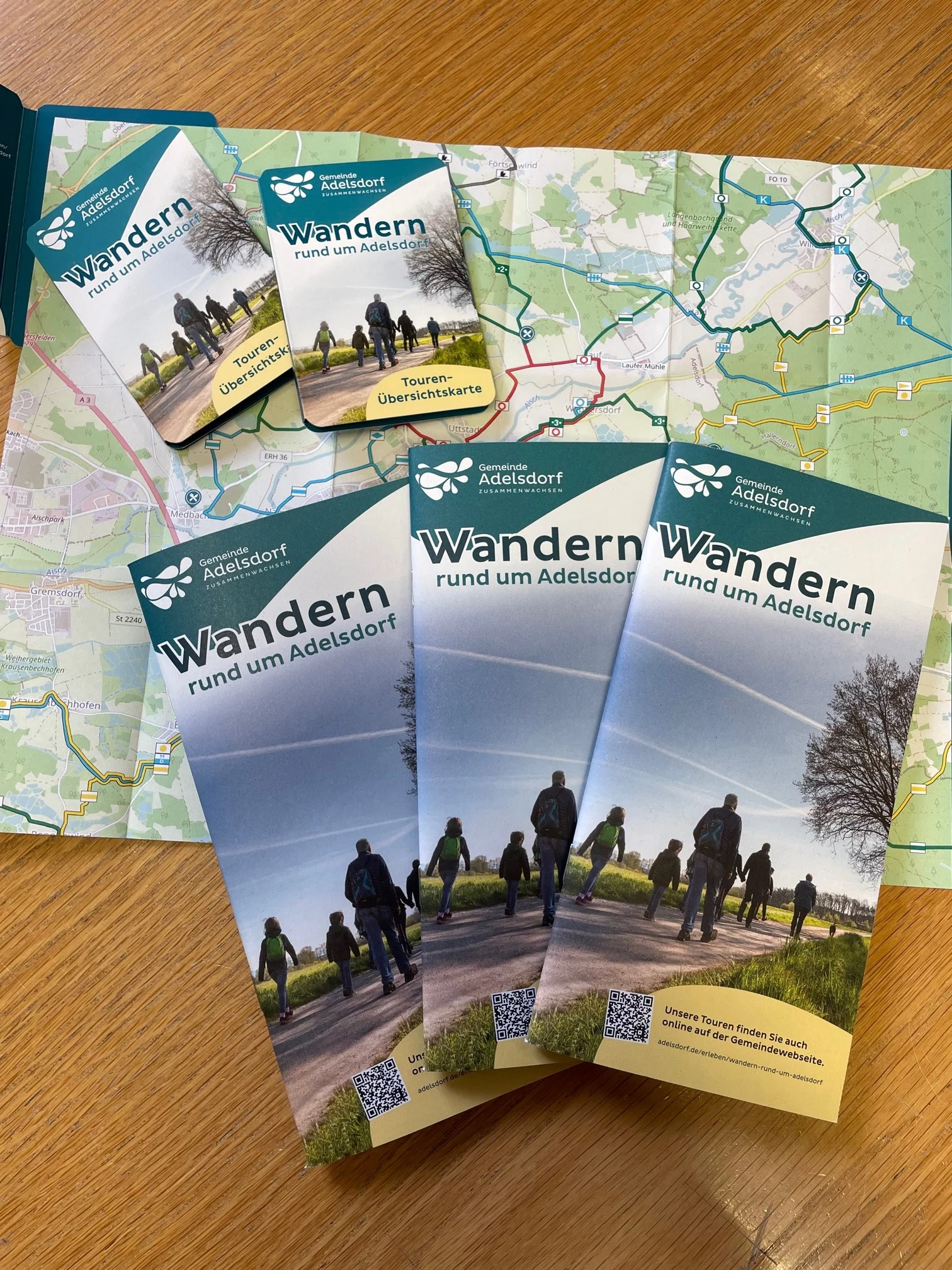 Wanderbroschüren und Übersichtskarten für Adelsdorf
